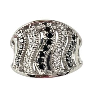 14 Karat White Gold Black and White Diamond Band Ring Size 8.25 #21454